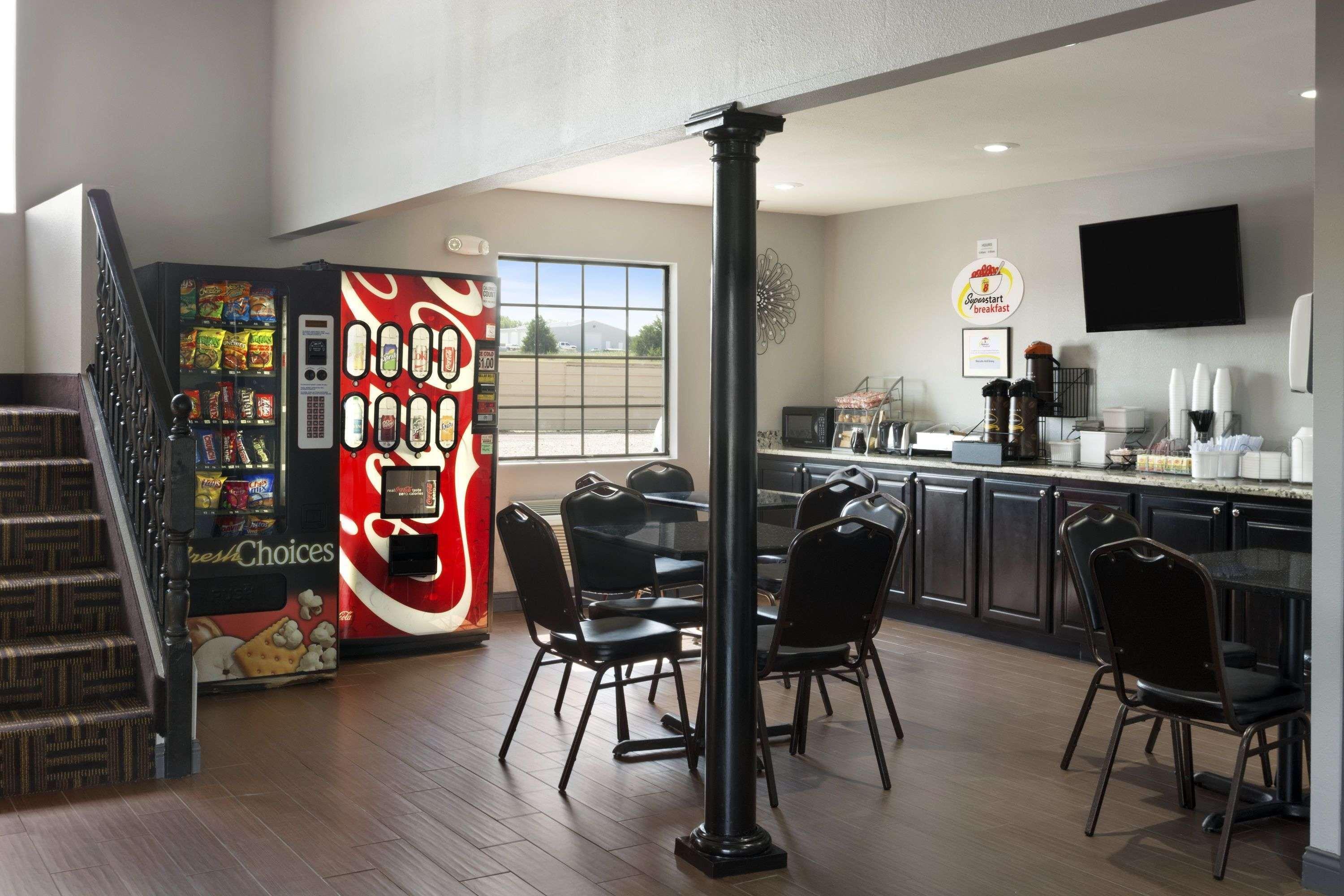 Super 8 By Wyndham Ardmore Exterior photo